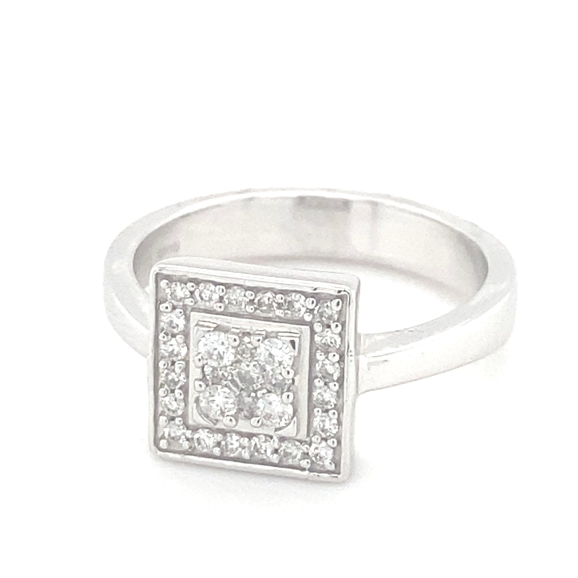 18kt White Gold Engagaemenrt Ring