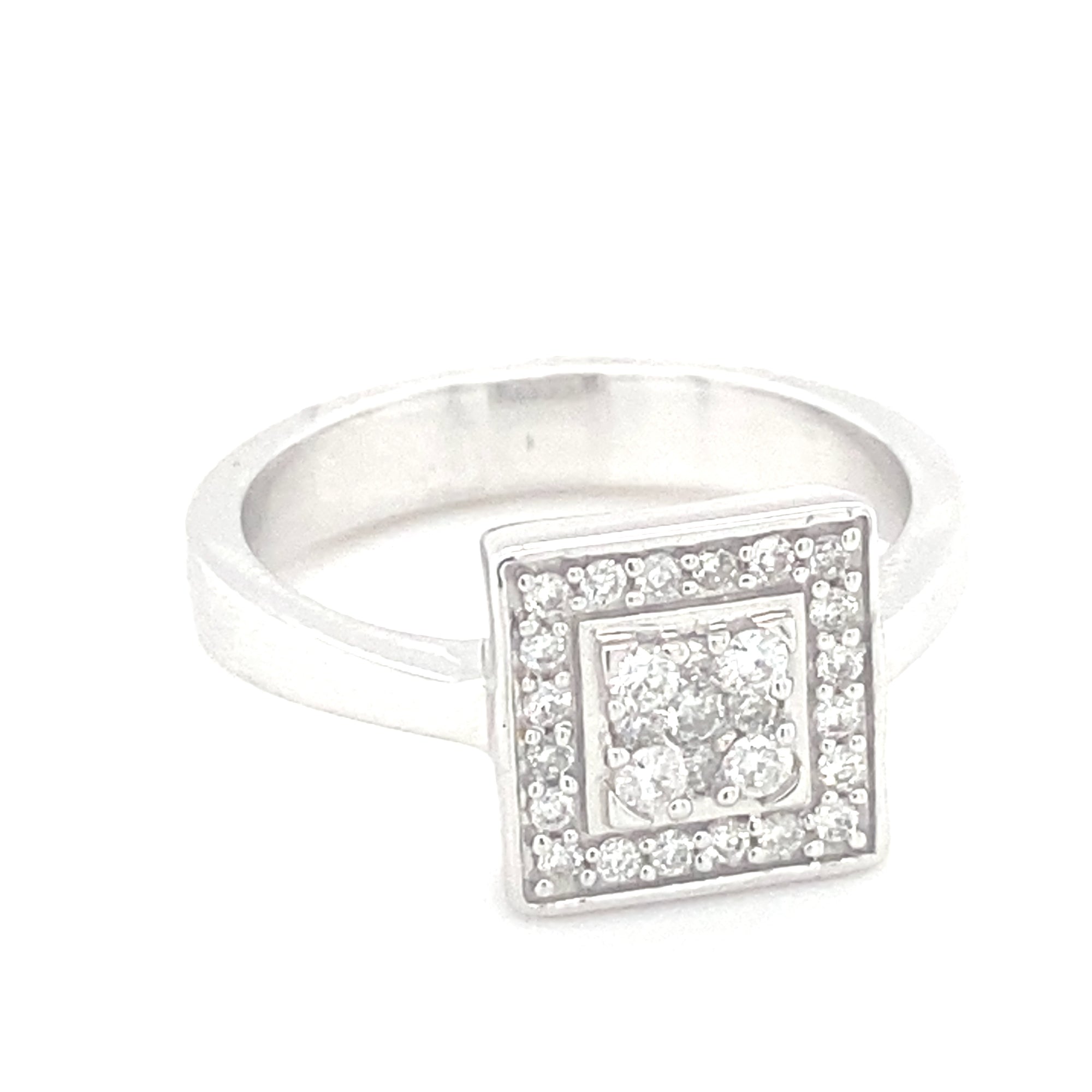 18kt White Gold Engagaemenrt Ring