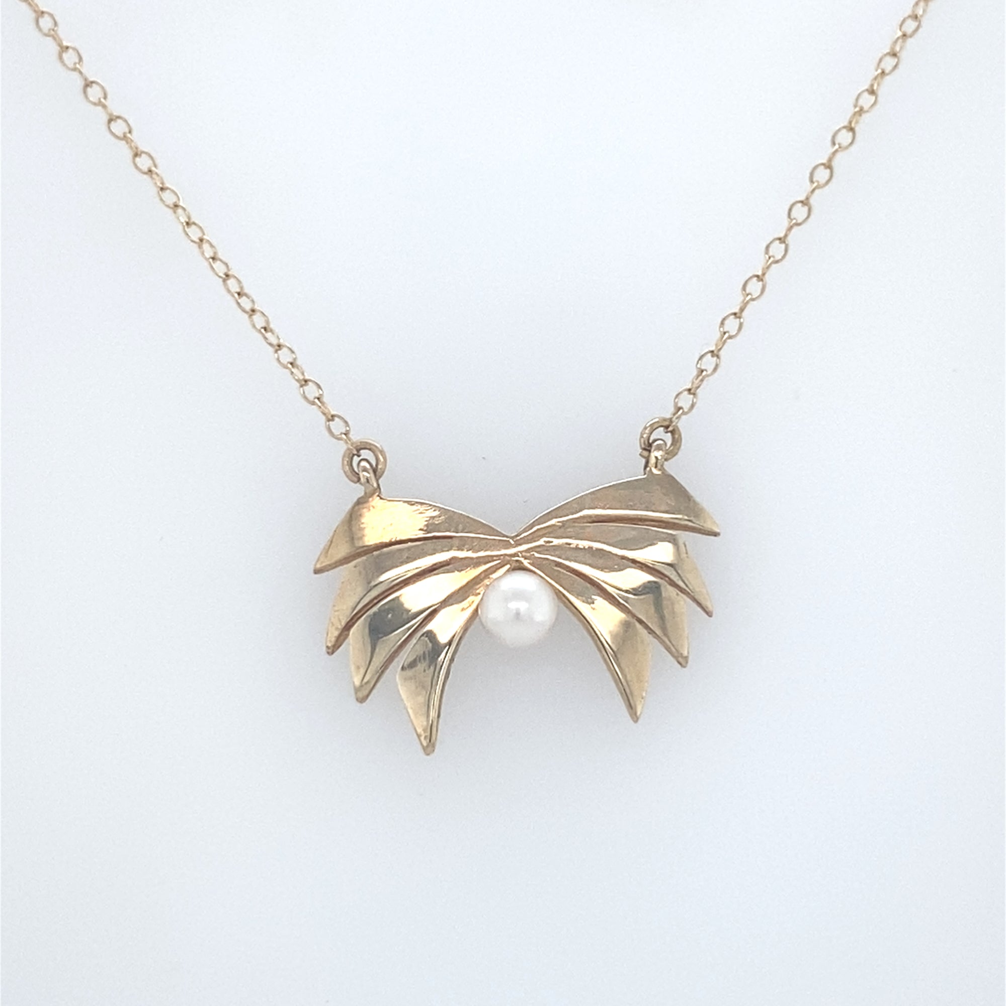 9kt Gold Pendant with Cultured Pearl