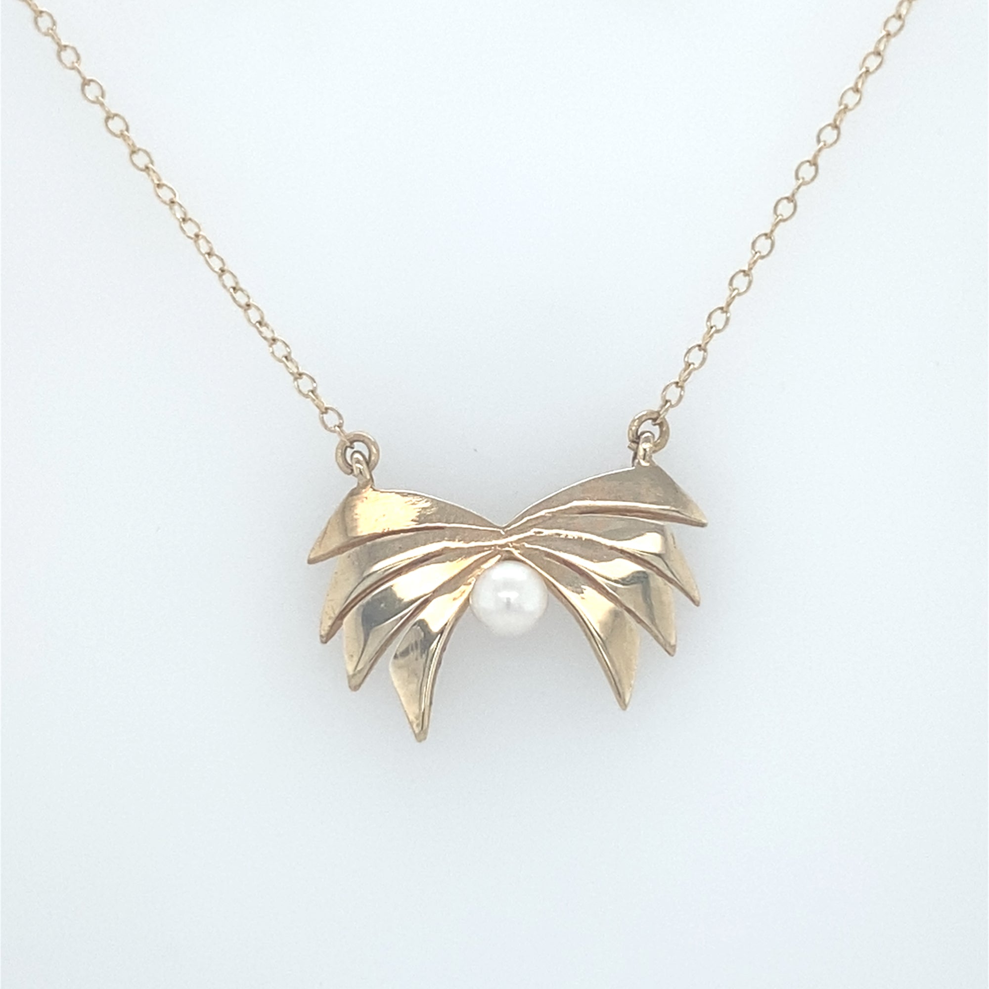 9kt Gold Pendant with Cultured Pearl