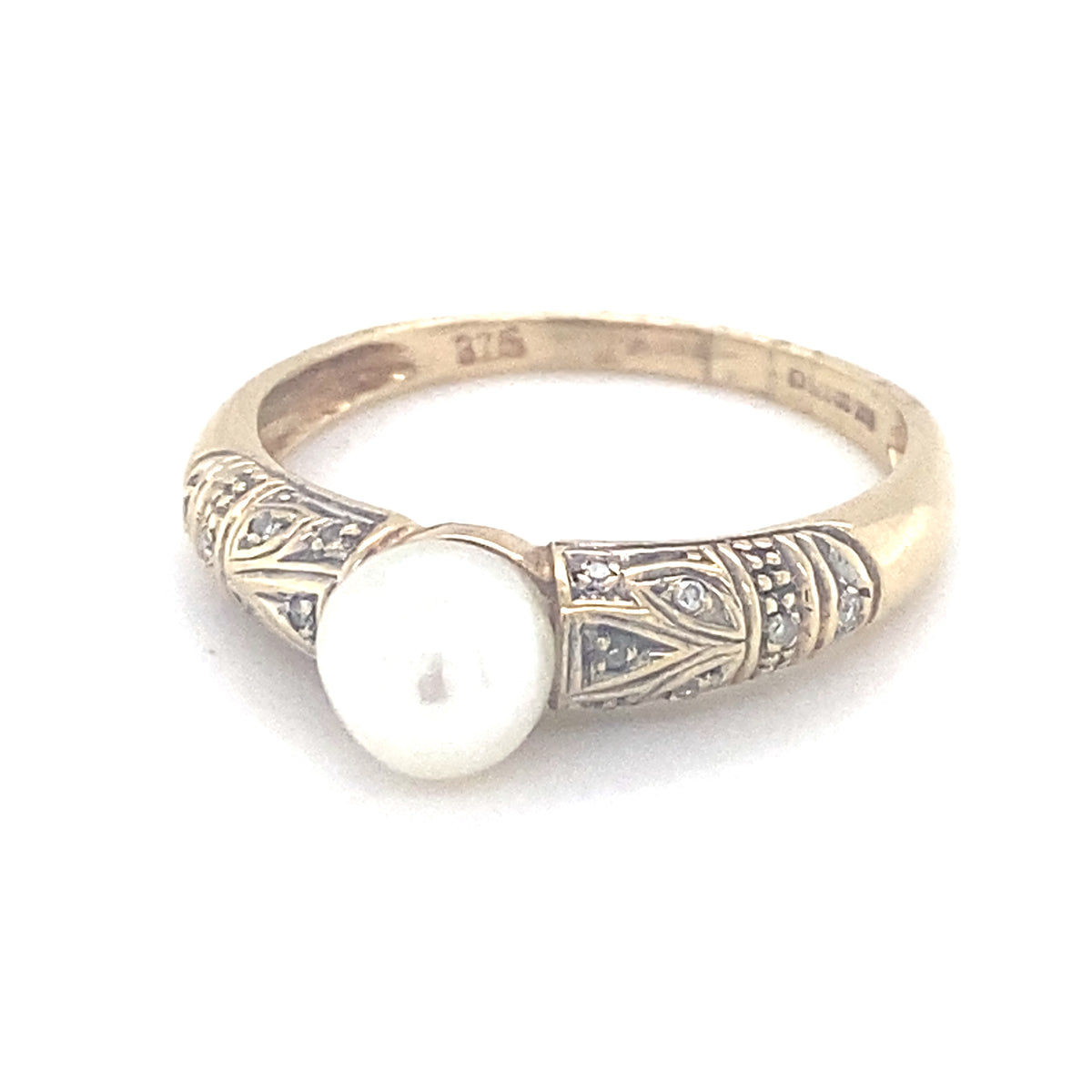 9kt Gold Antique Pearl &amp; Diamond Ring