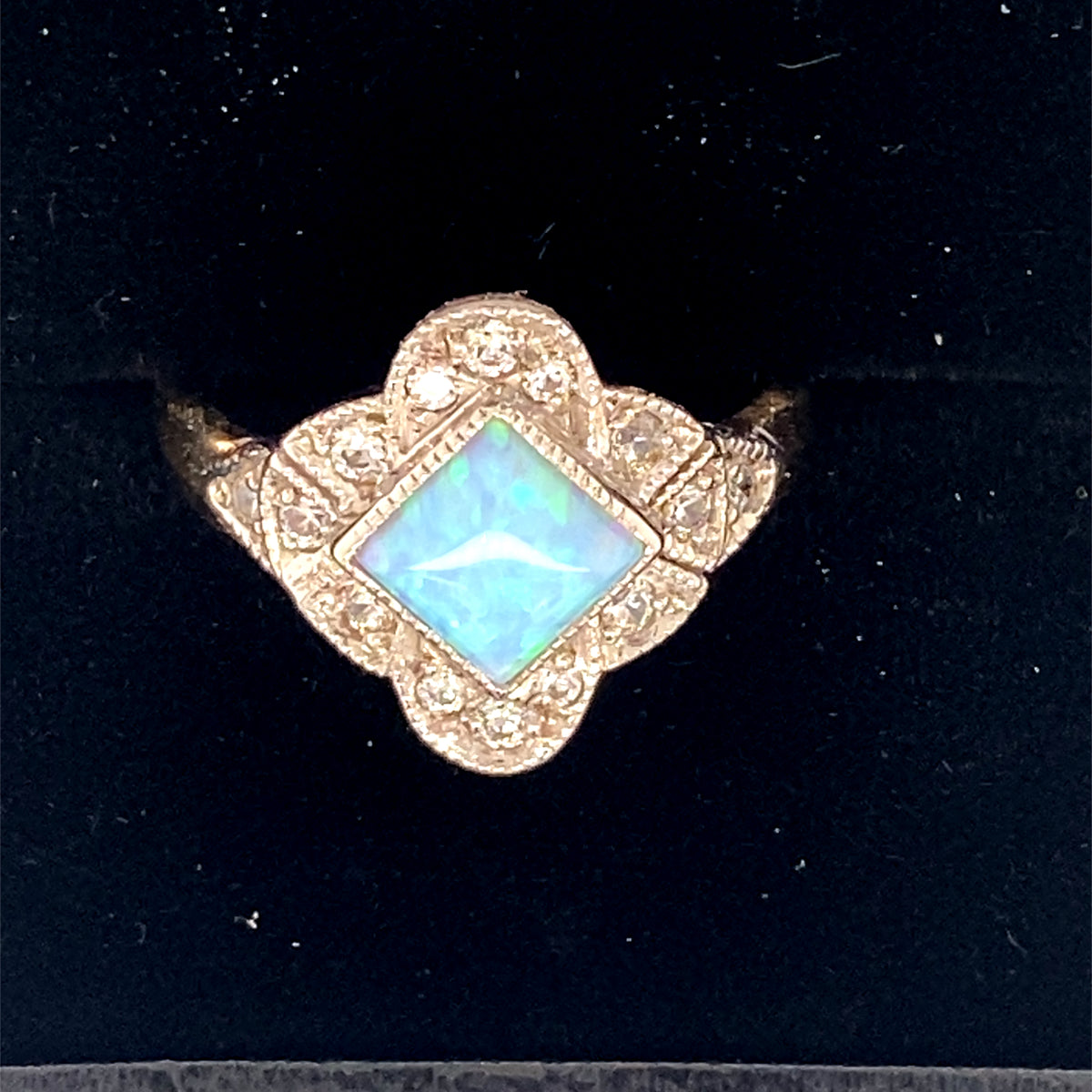 9kt Gold Hademade Opal &amp; Daimond Ring