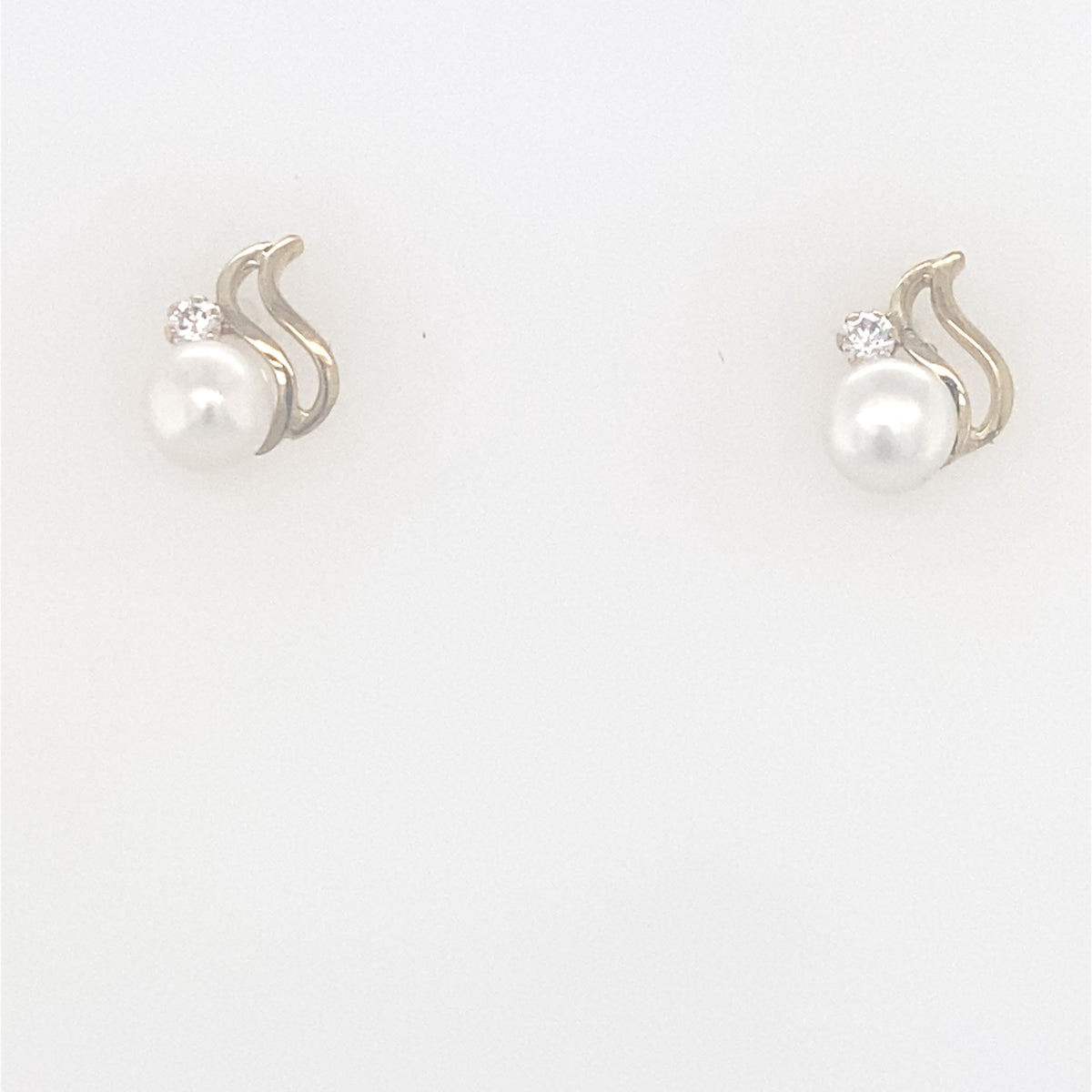 9kt Gold Stud Pearl Earrings