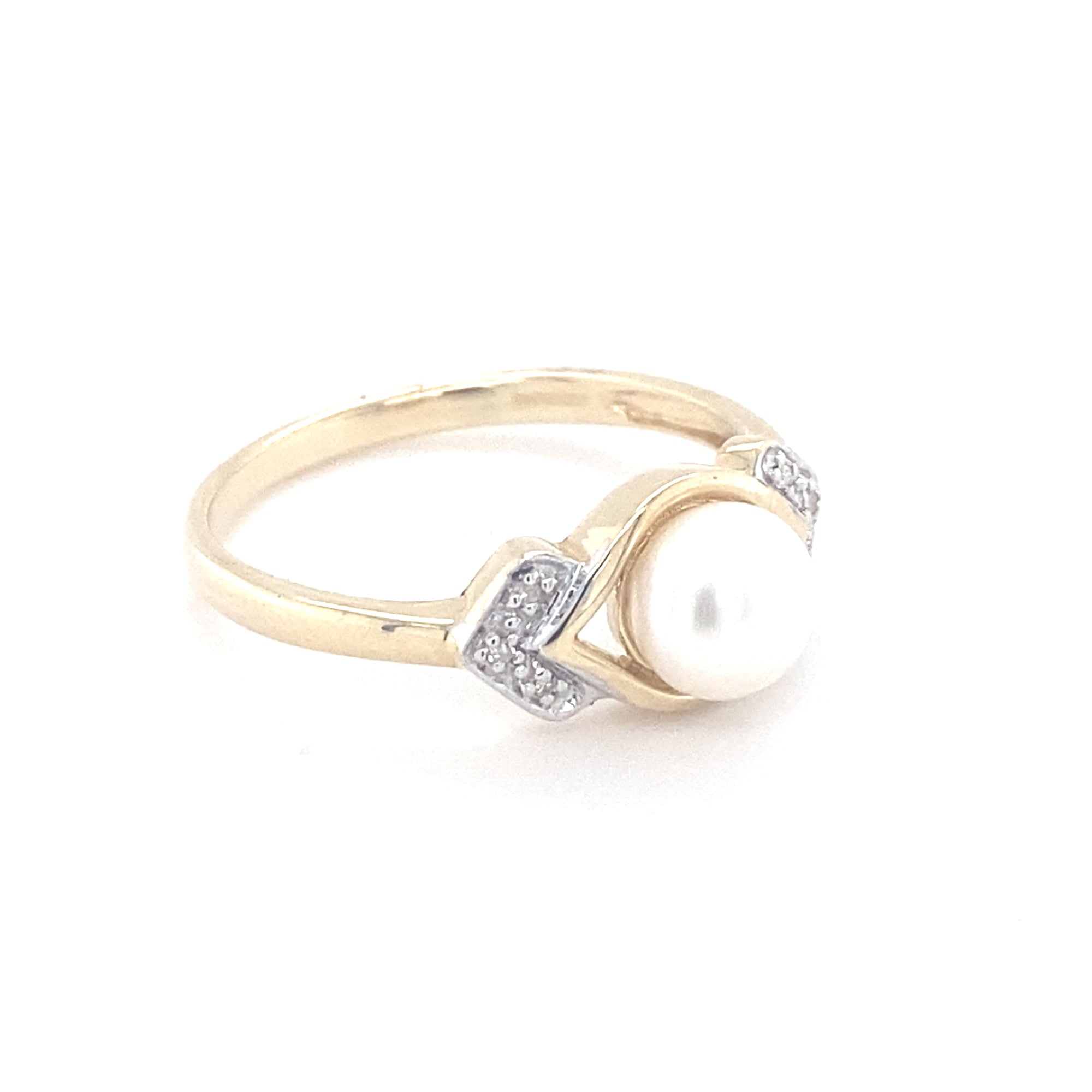 9kt Gold Pearl Ring with Diamonds