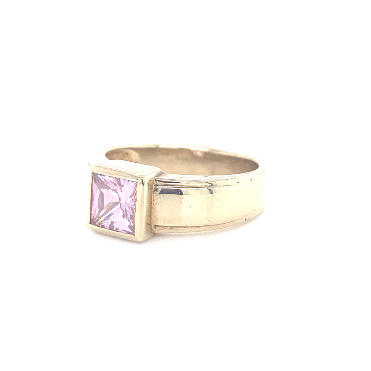 9kt Gold Ring with Pink Stone