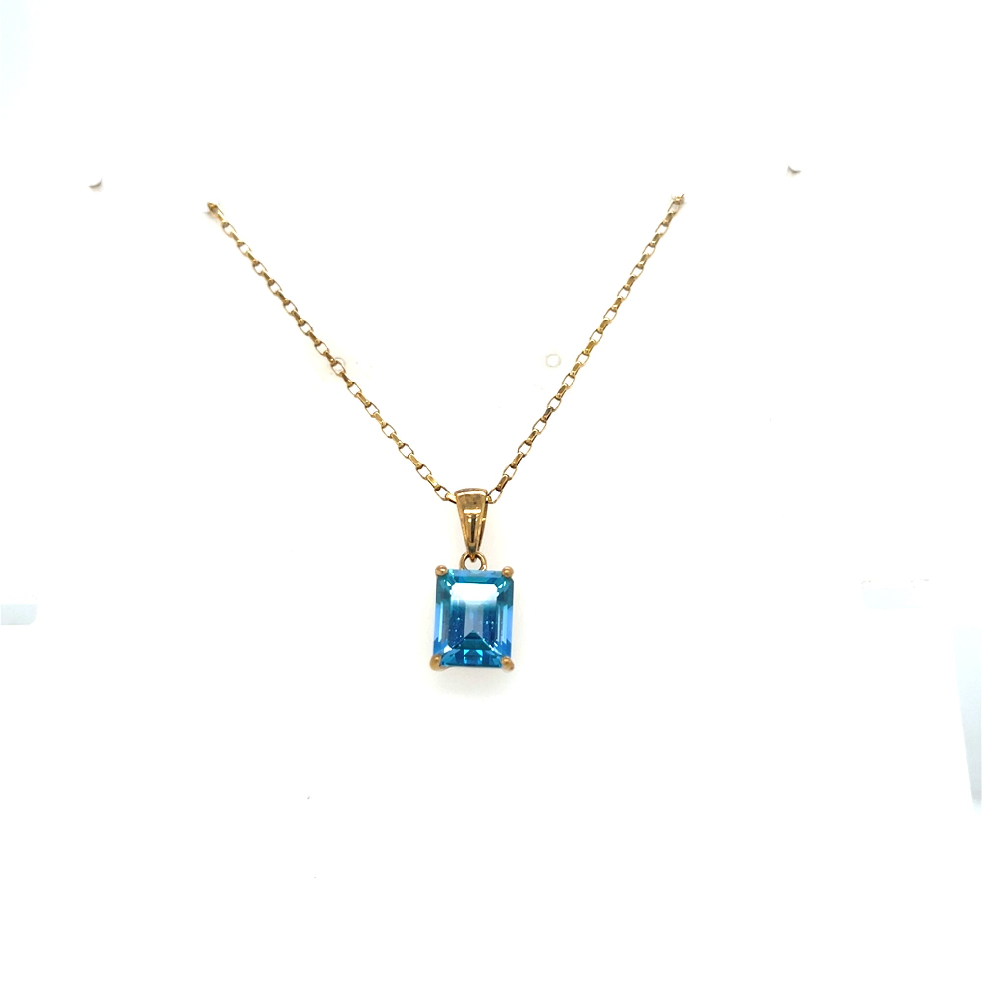 9kt Gold Turquoise Coloured Pendant