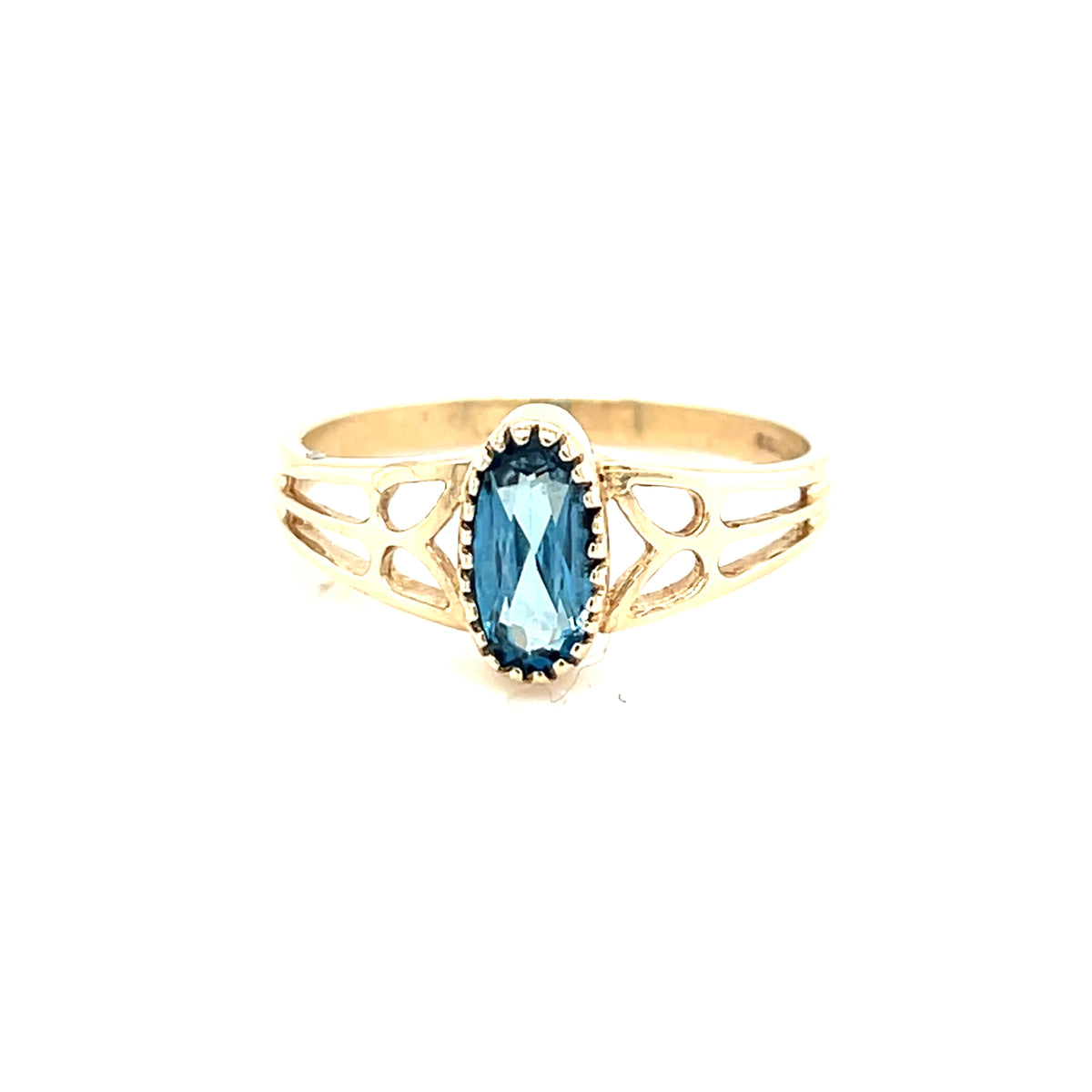 9kt Gold Blue Topaz Ring
