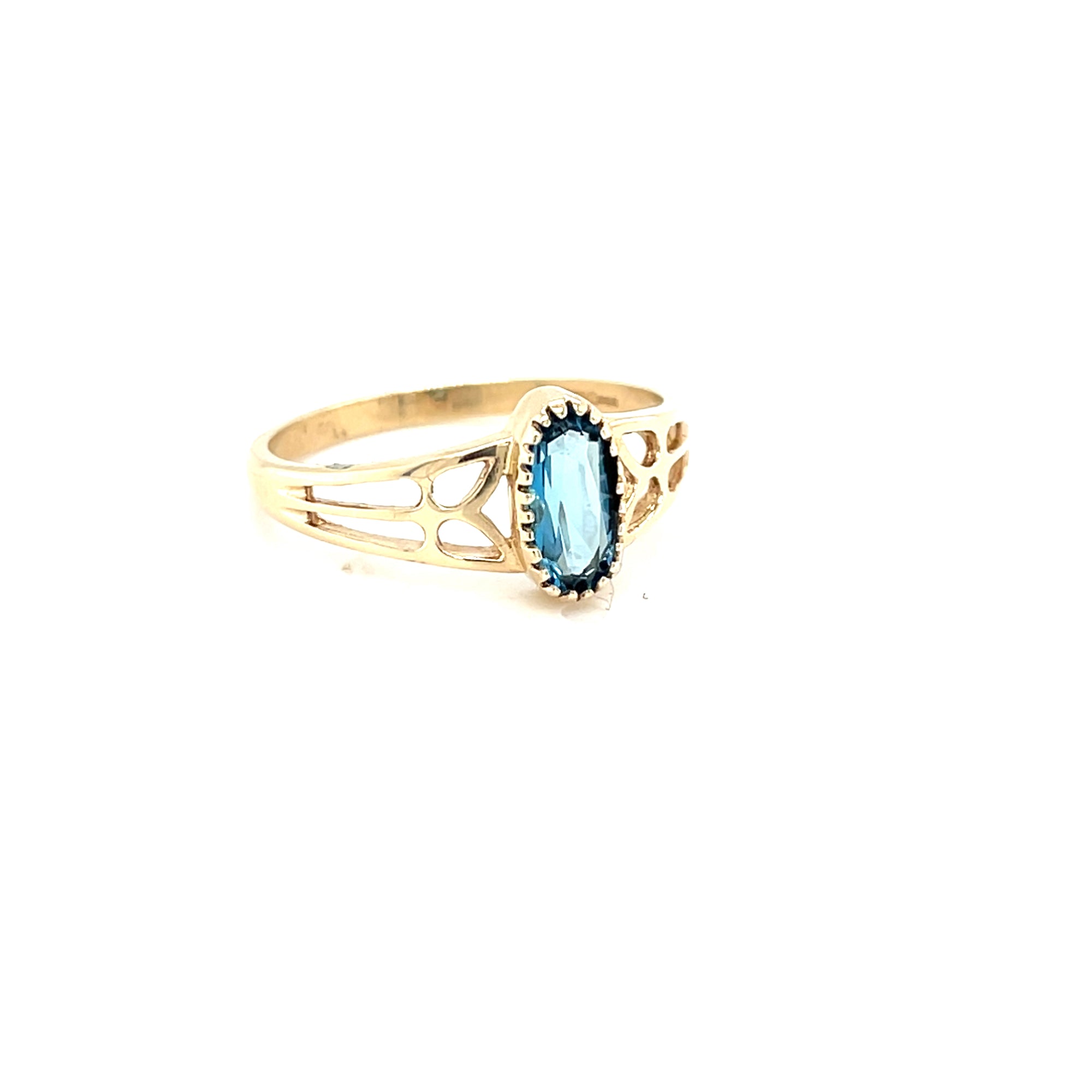 9kt Gold Blue Topaz Ring