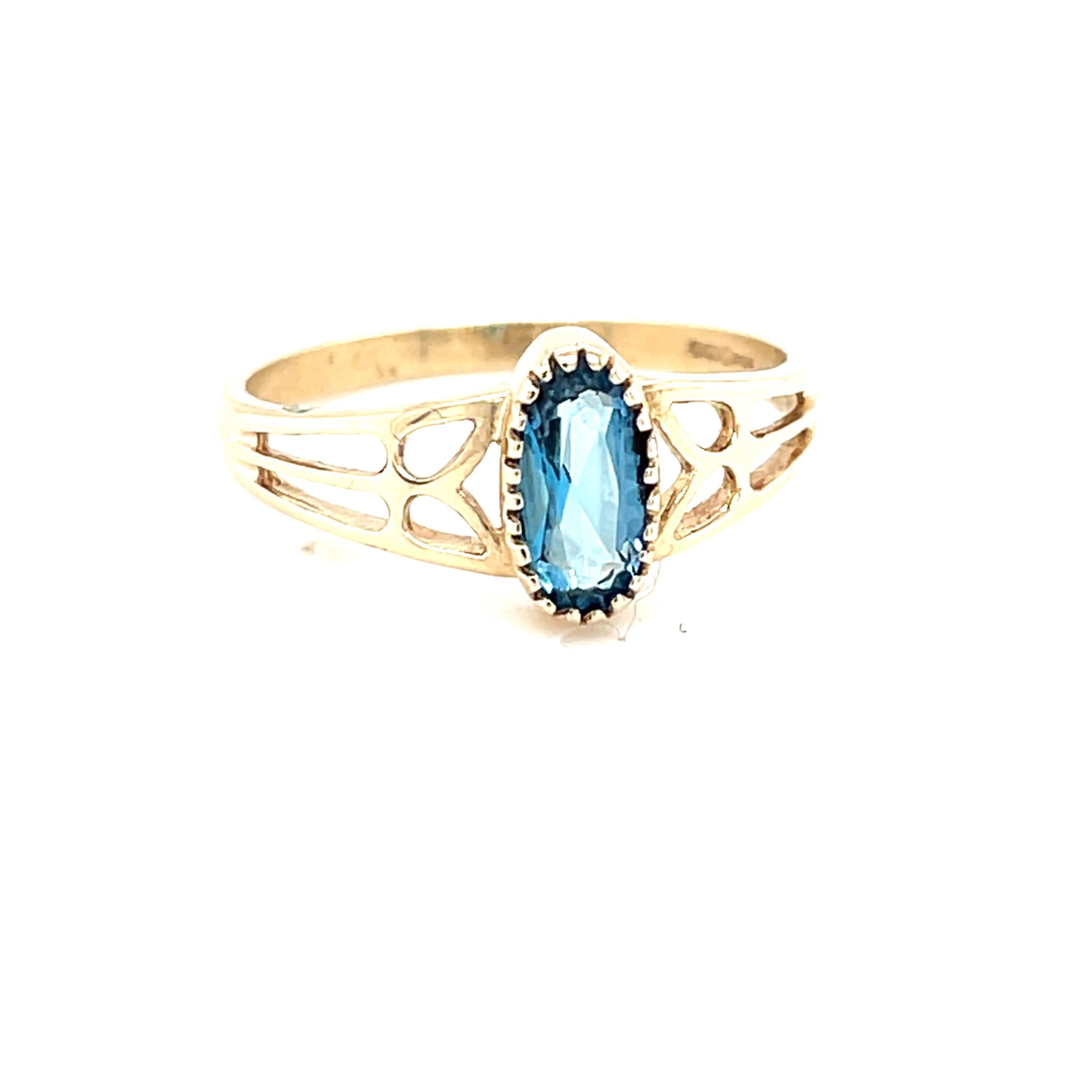9kt Gold Blue Topaz Ring