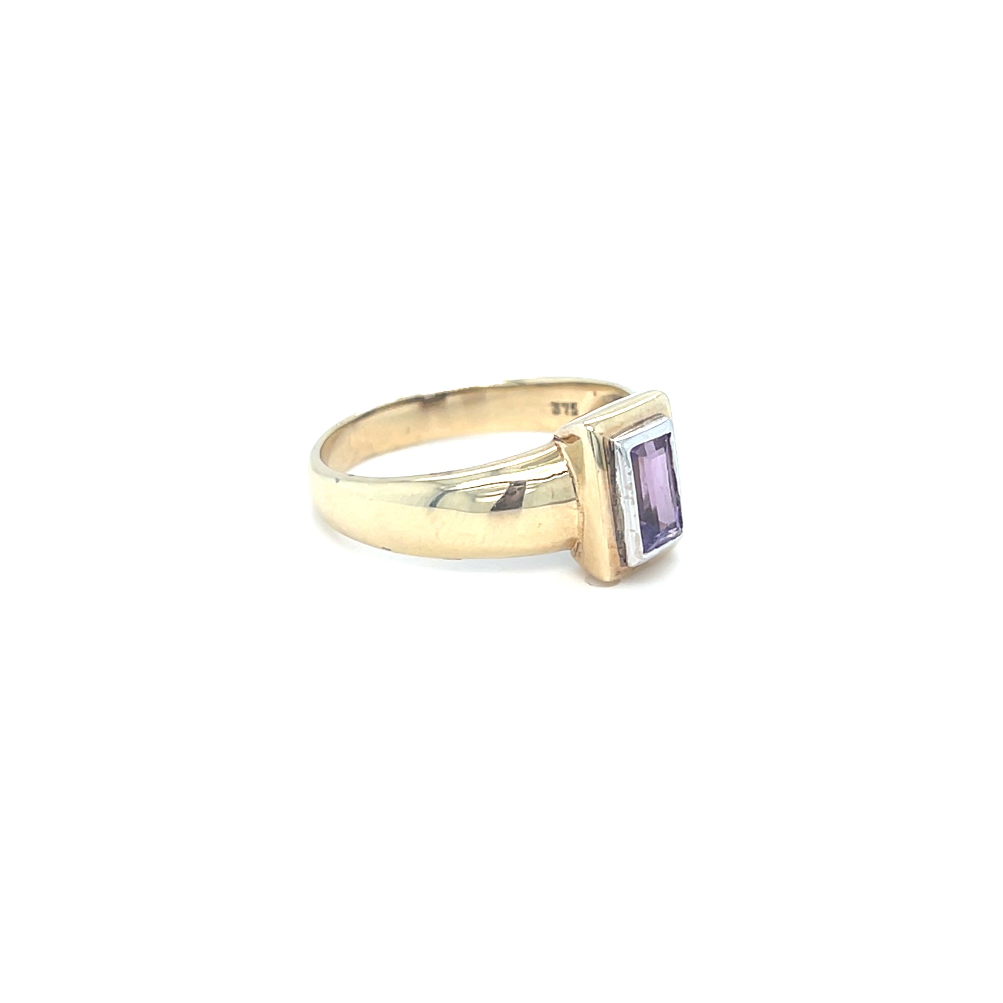9kt Gold Amethyst Ring
