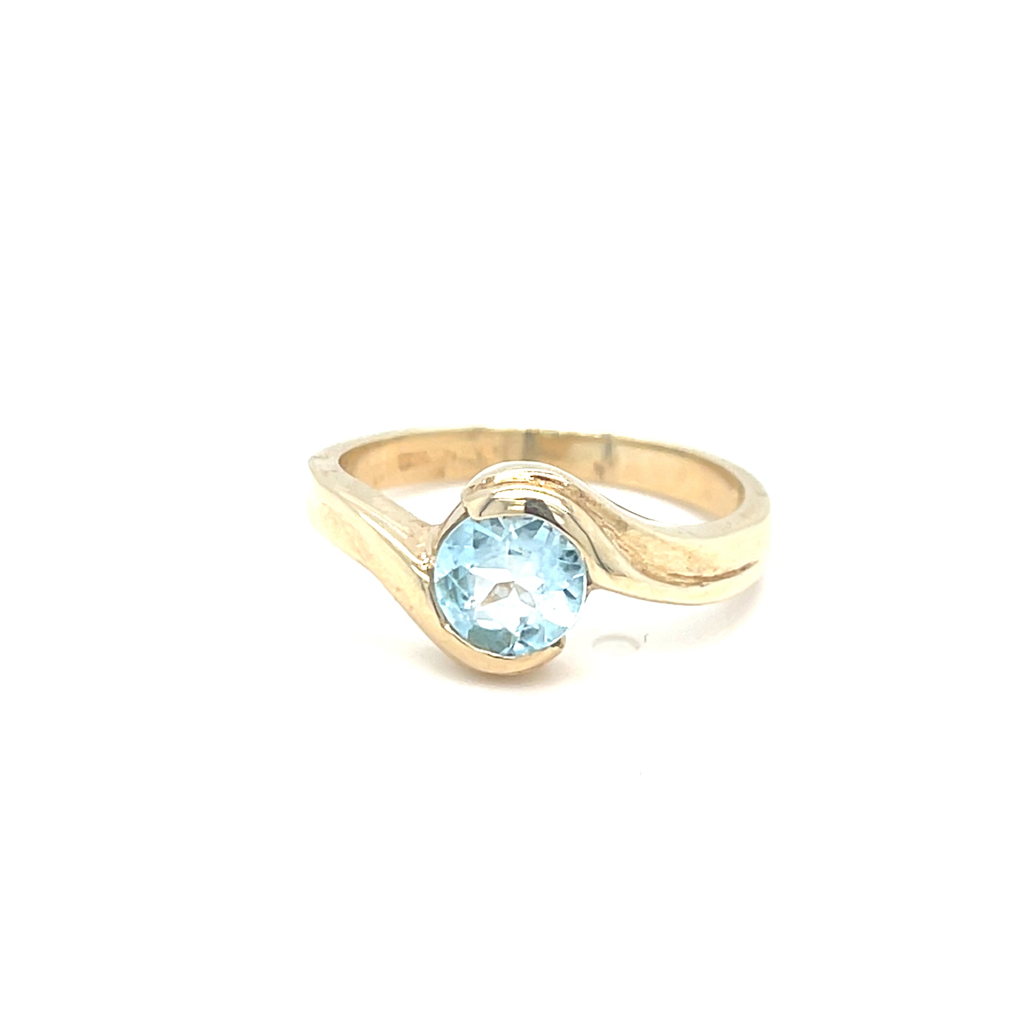 9kt Gold Ring with Aquamarine Stone