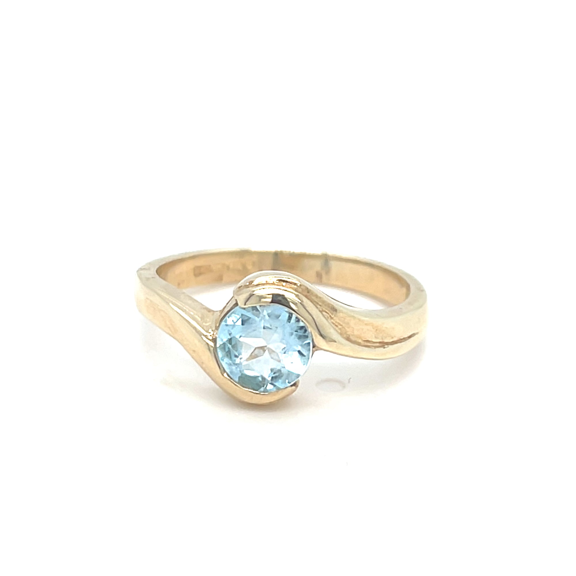 9kt Gold Ring with Aquamarine Stone