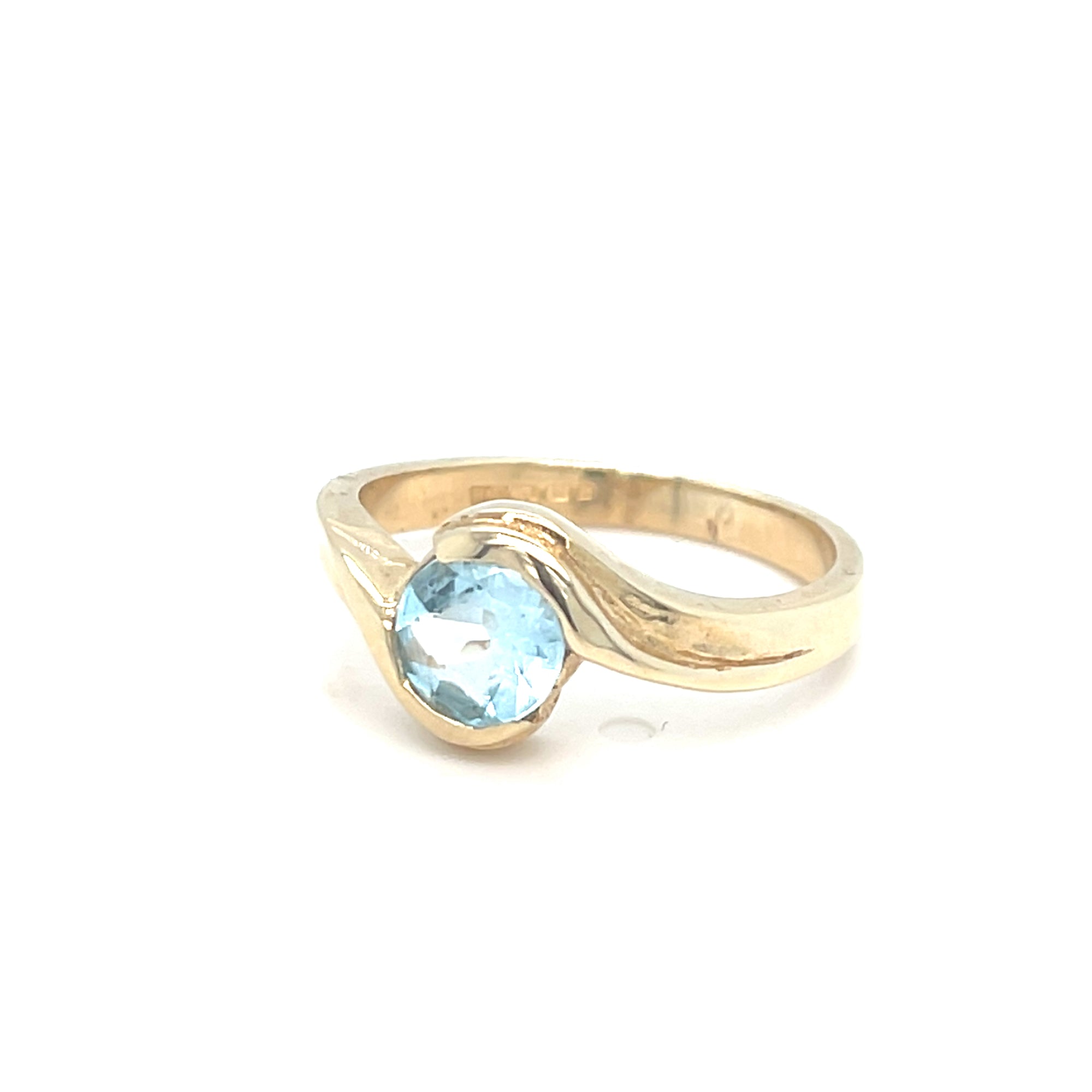 9kt Gold Ring with Aquamarine Stone