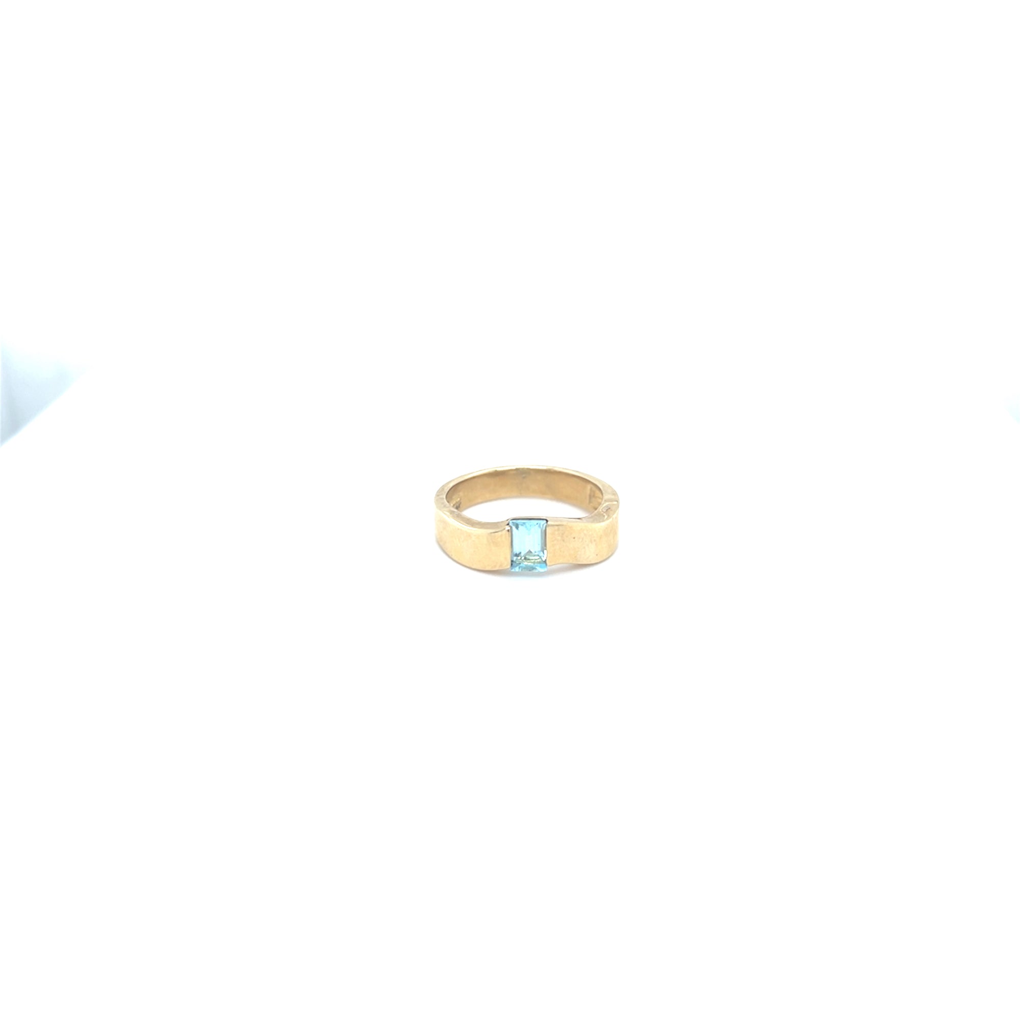 9kt Gold Band with Aquamarine Stone