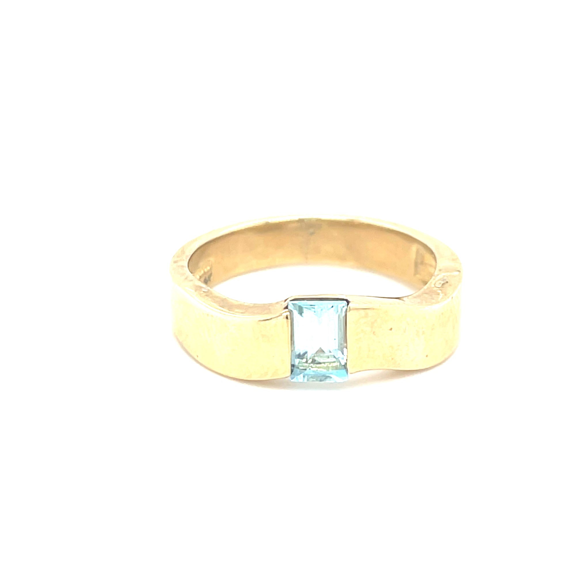 9kt Gold Band with Aquamarine Stone