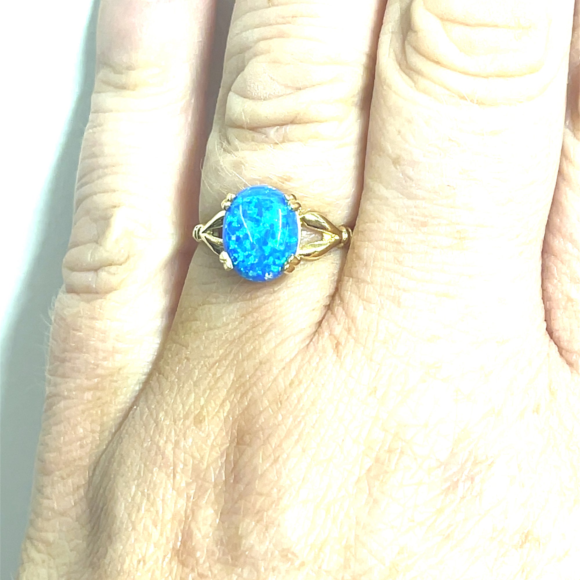 9kt Gold Blue Opal Ring