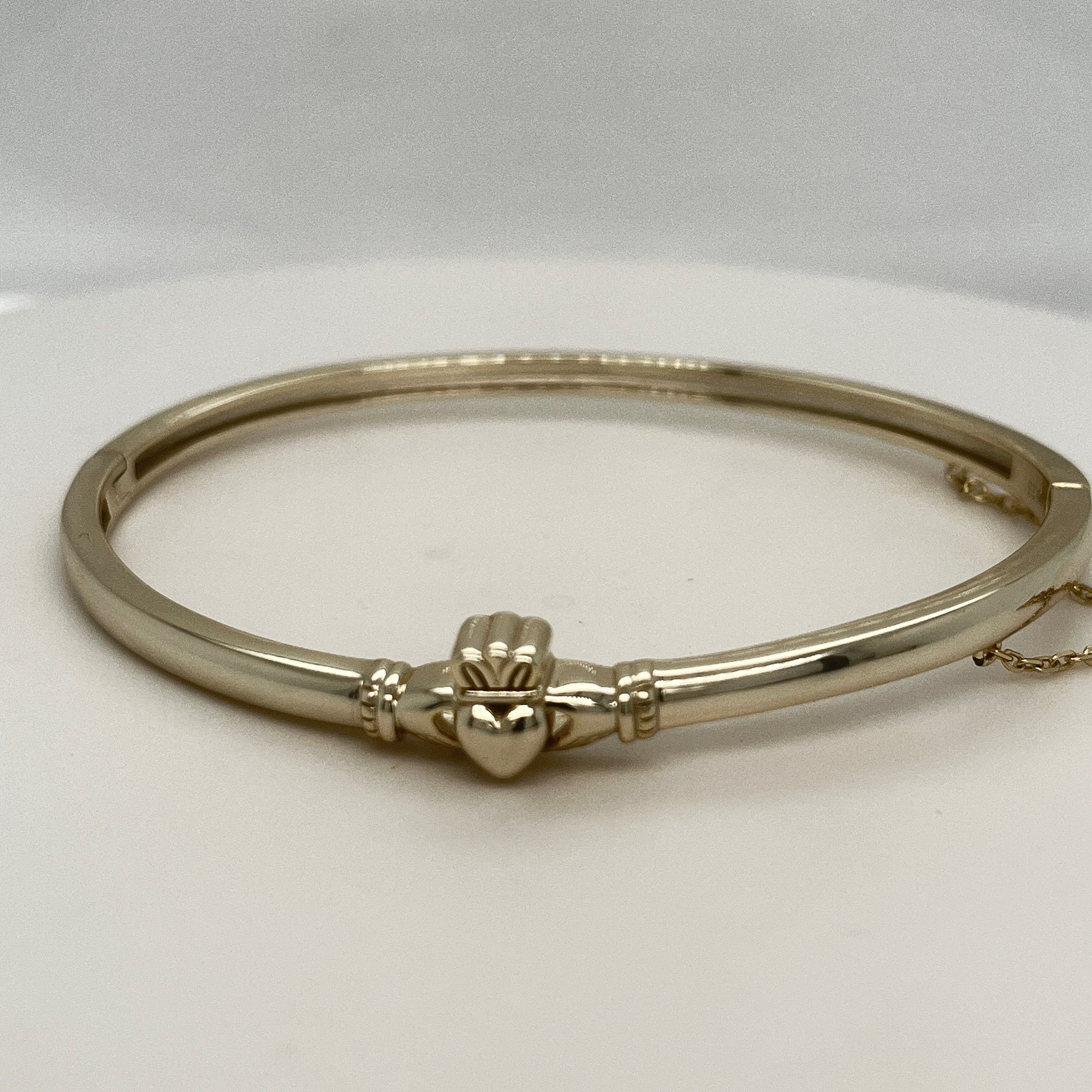 Gold plated claddagh bangle