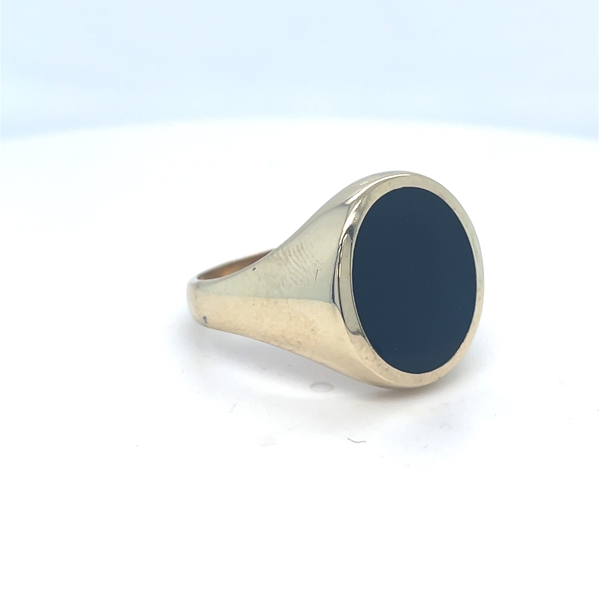 9kt Gold Men's Oval Onyx Ring
