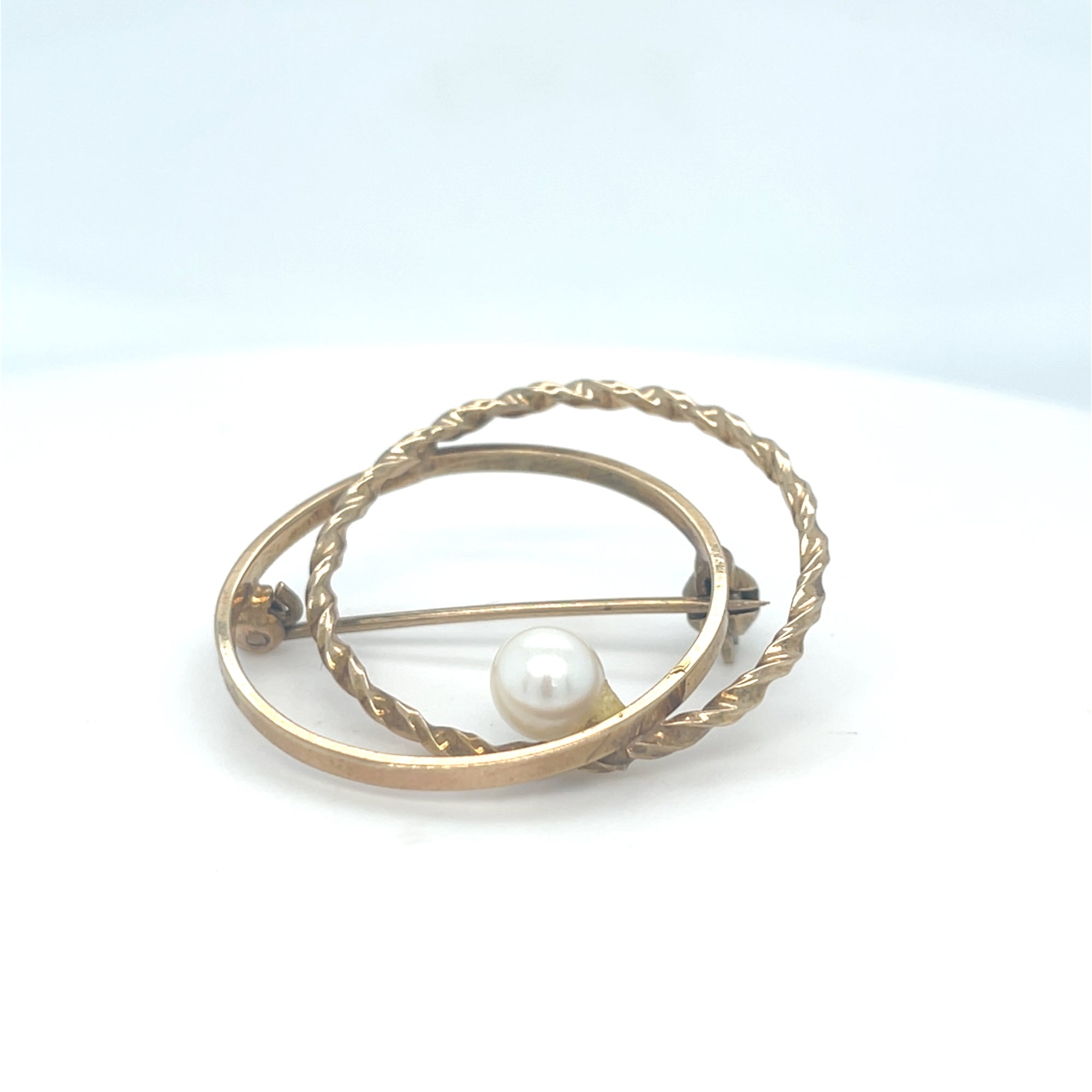 9kt Antique Brooch with pearl