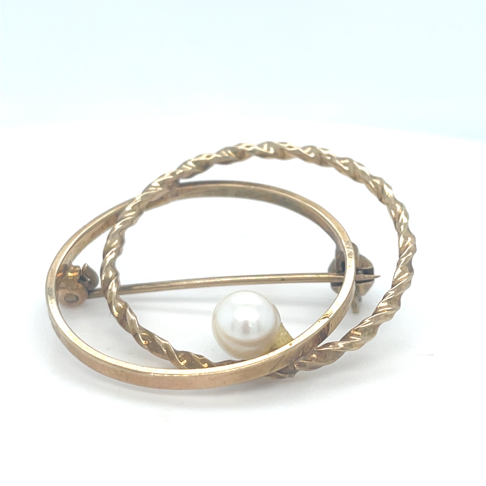 9kt Antique Brooch with pearl