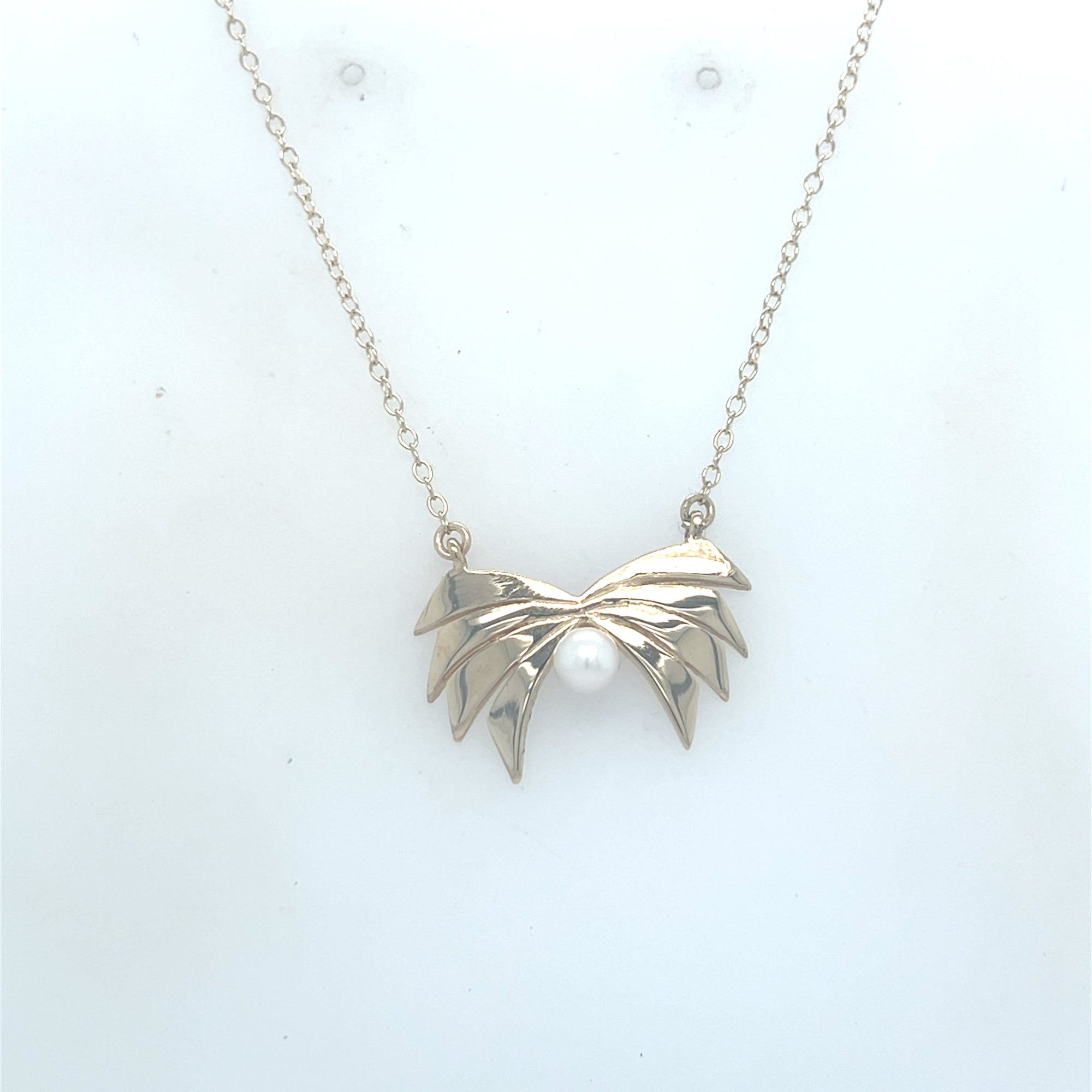 9kt Gold Pendant with Cultured Pearl
