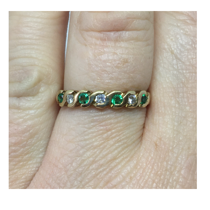 9ct Gold Emerald &amp; Diamond Ring