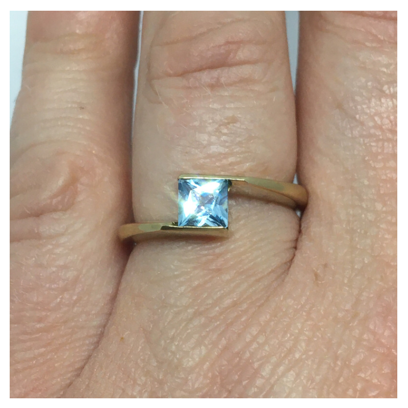 9ct Gold Ring with Aqua Stone
