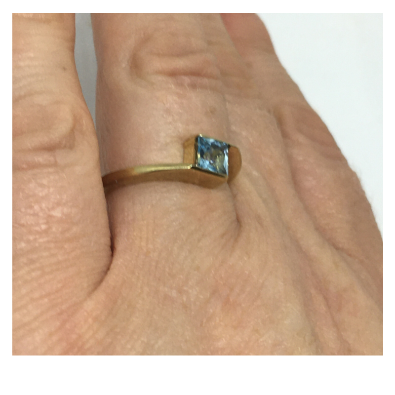 9ct Gold Ring with Aqua Stone