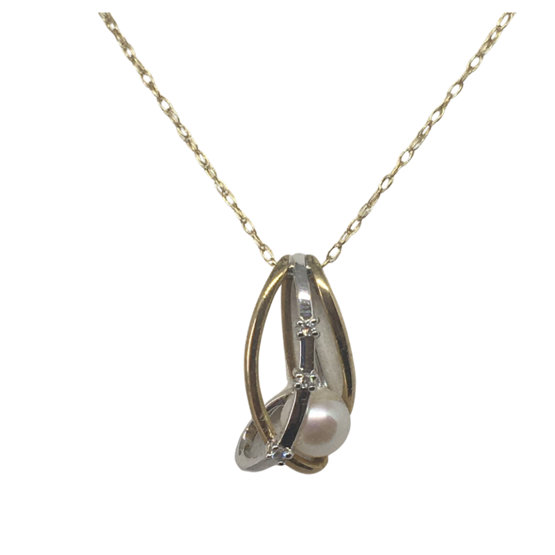 Yellow Gold &amp; White Gold Pendant with Diamond and Cultured Pearl