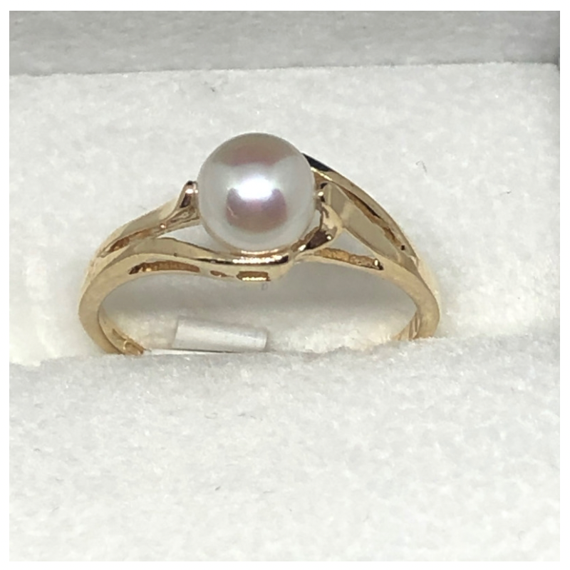 9kt Gold Ring with Cultured Pearl