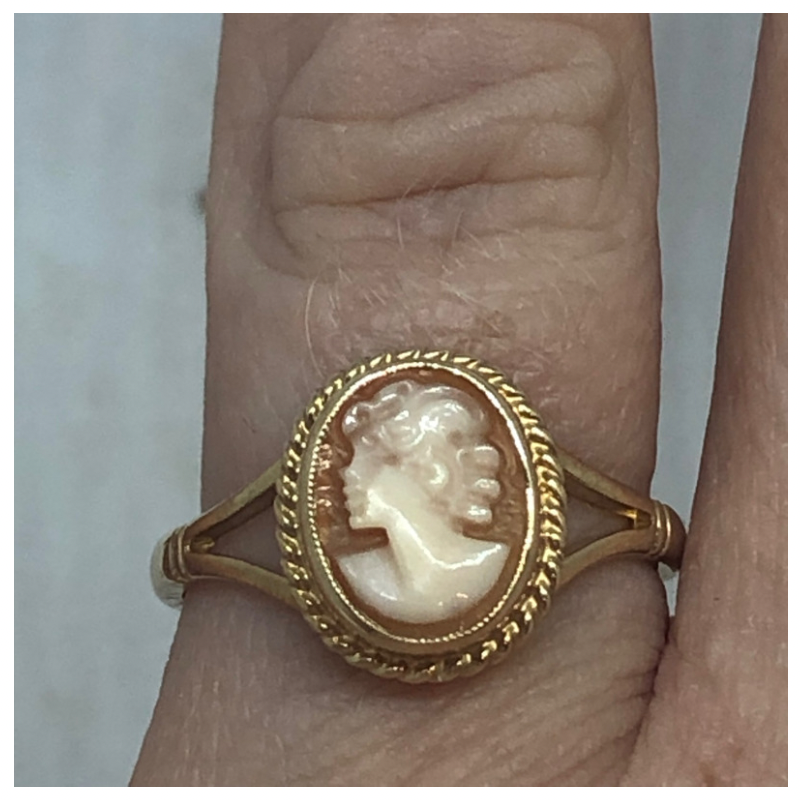 9kt Gold Cameo Ring