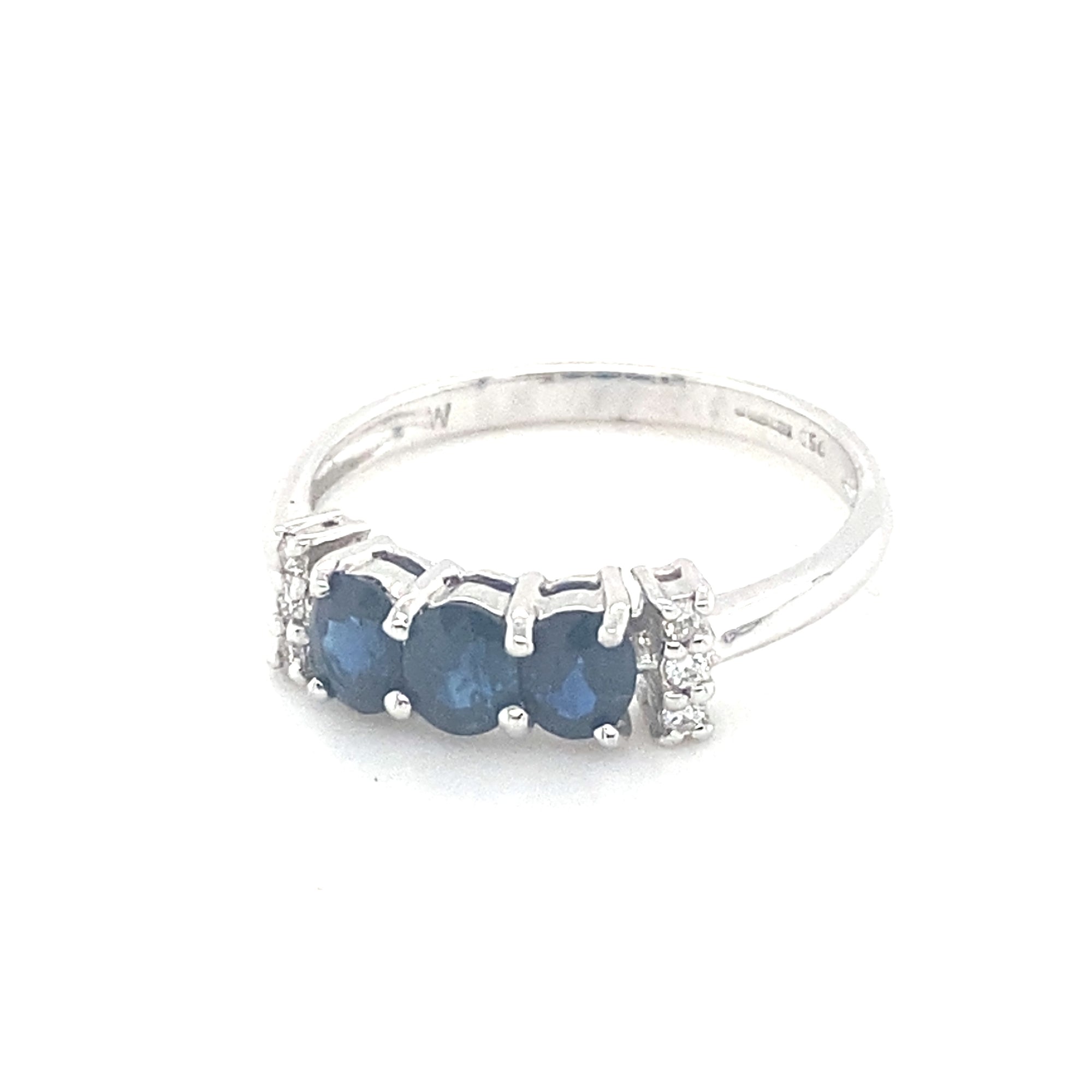 18ct White Gold Diamond &amp; Sapphire Ring