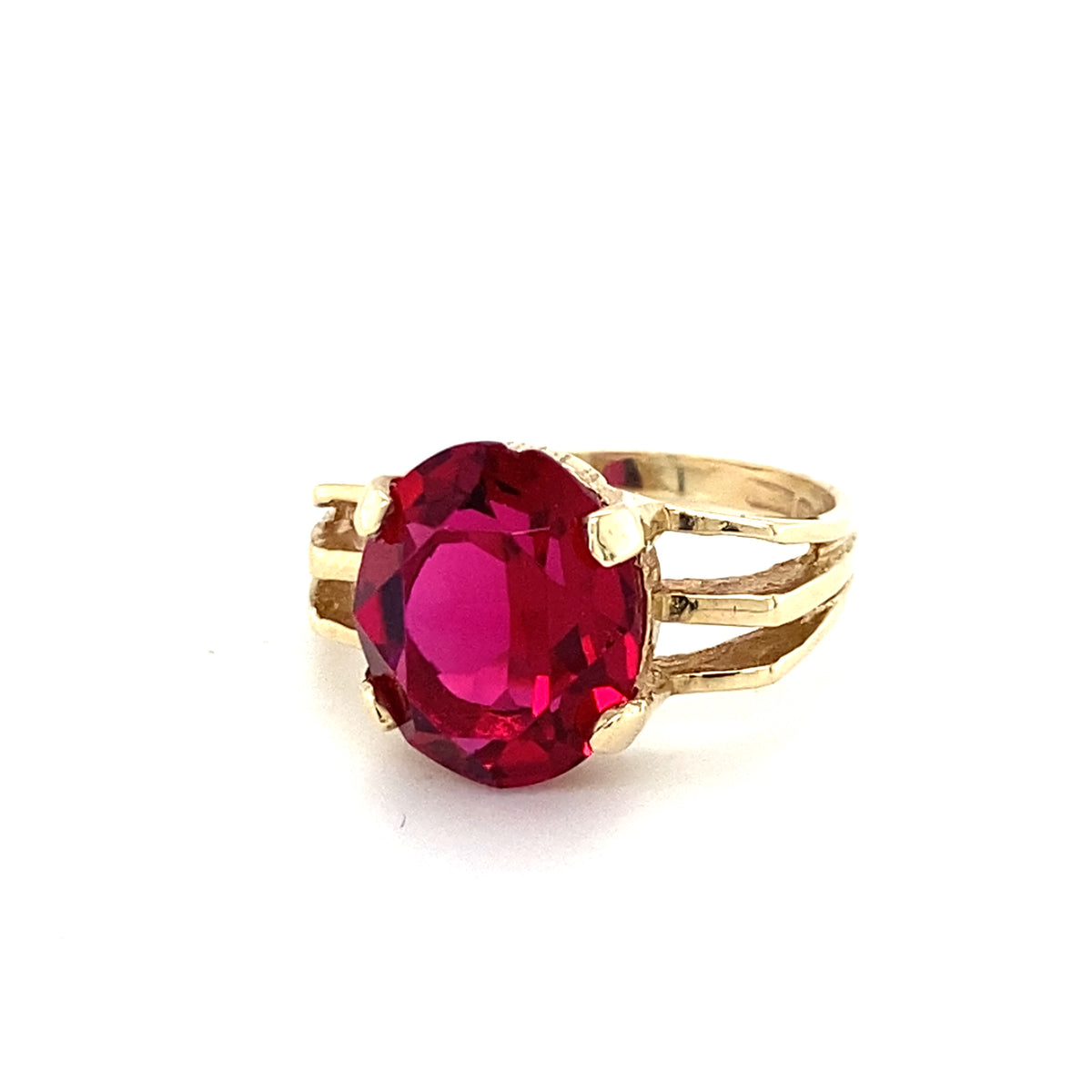9kt Gold Ruby Coloured Ring