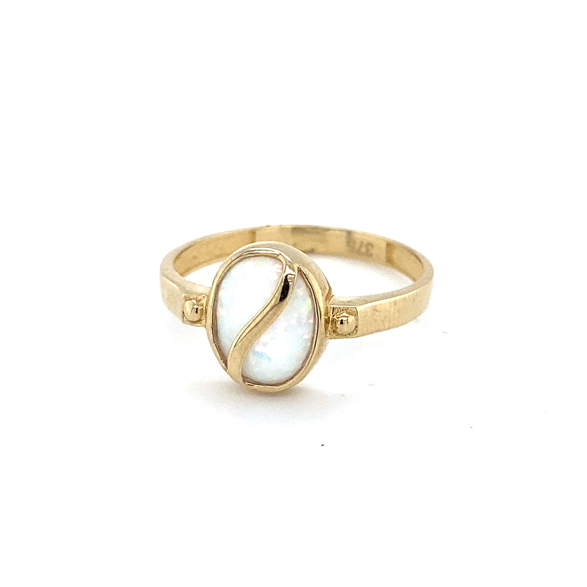 9kt Gold Opal Ring