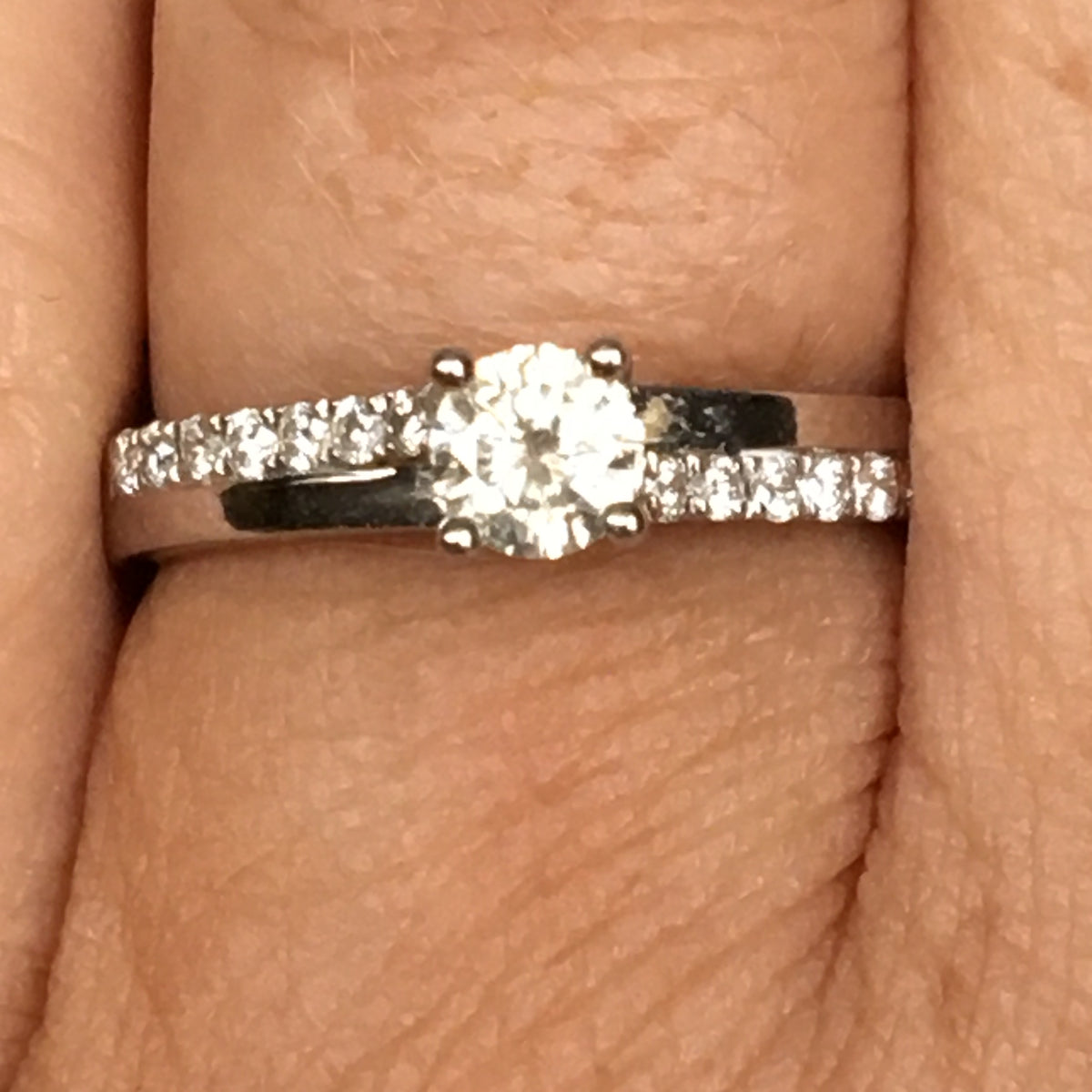 18ct White Gold Solitaire Engagement Ring with diamonds on the shoulders