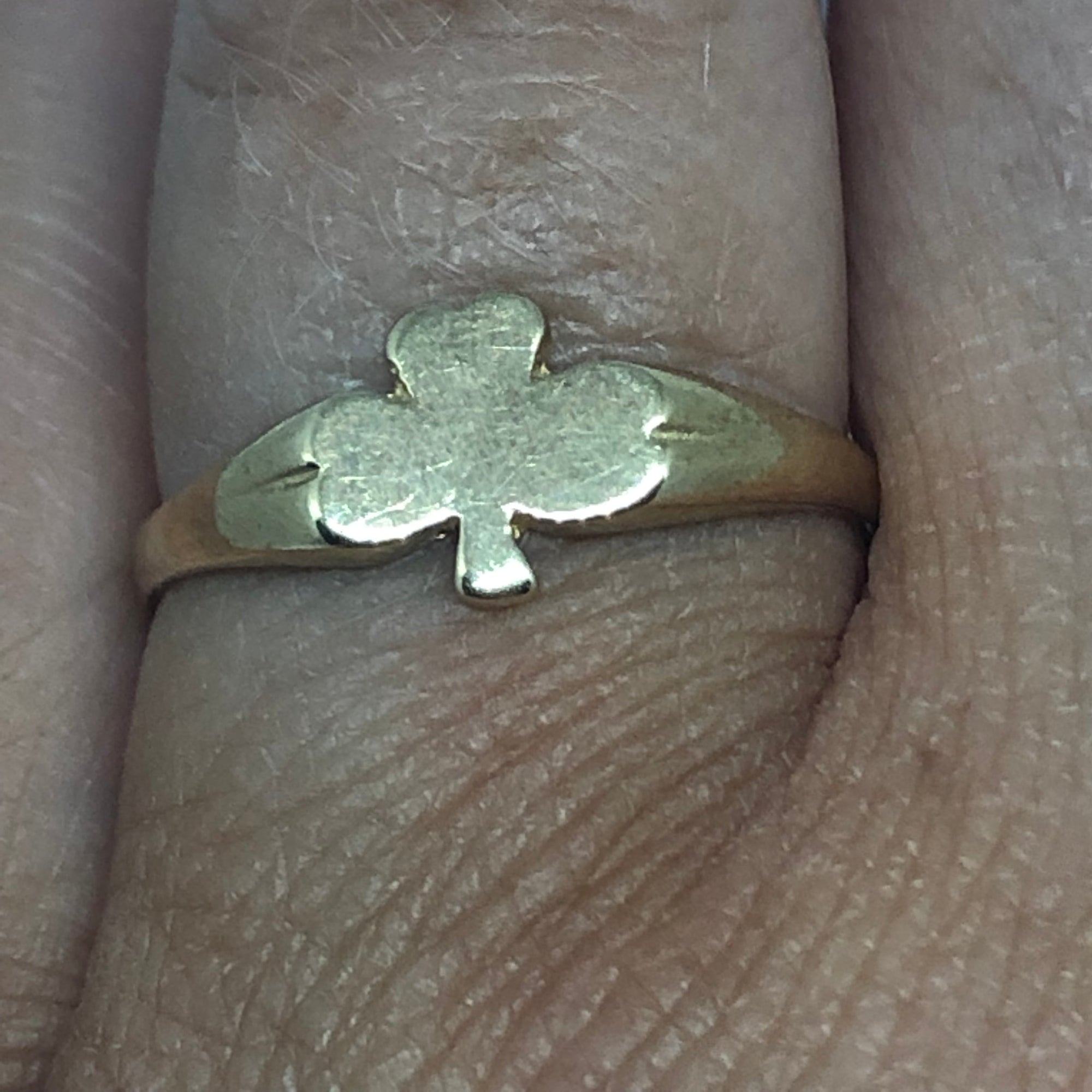 9kt Gold Shamrock Ring